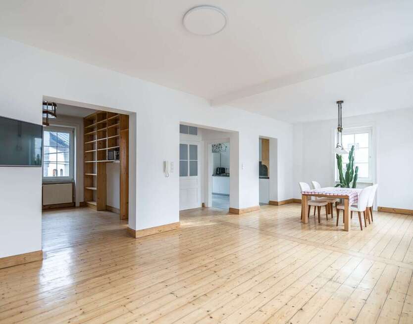 Haus zum Mieten in Wiesbaden 2.999 € 220 m²