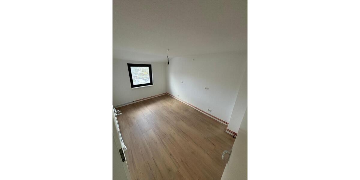 Dachgeschoßwohnung Wiesbaden Biebrich - 3 Zimmer, 90 m&sup2;, 1.400&euro; | Angebot:26286560