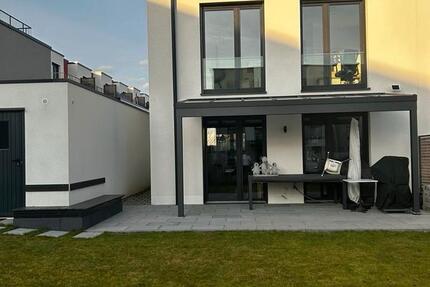 Exklusive Doppelhaushälfte in Wiesbaden-Nordenstadt
