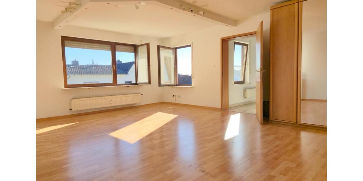 DOGS WELCOME IN DUPLEX HOME! Cozy house with fitted kitchen and spacious courtyard 4 zimmer