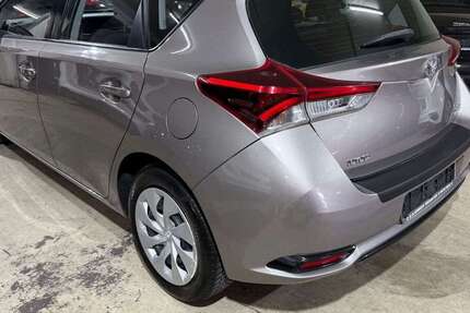 Toyota Auris 113.900 km 9.980 &euro; Mainz 55129