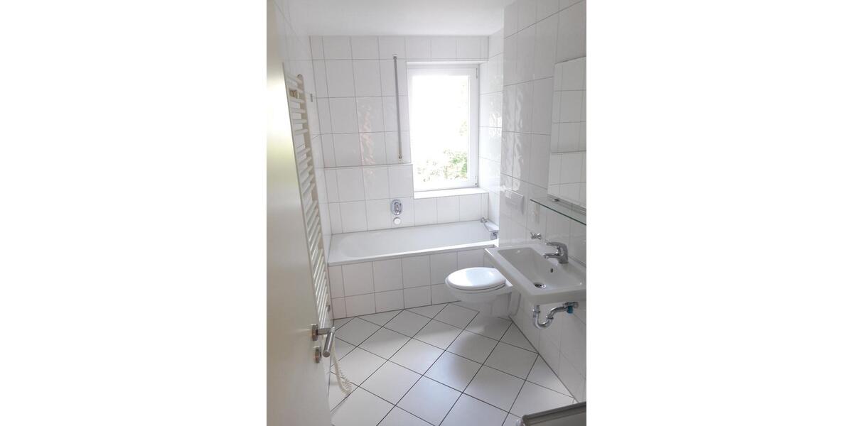 2,5 Zimmerwohnung mit Tageslichtbad und Tiefgaragenstellplatz 2.5 zimmer