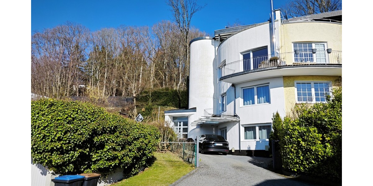 Glashütten: Einzigartiges Architektenhaus am Sonnenhang mit beeindruckendem Fernblick. - Doppelhaushälfte Glashütten | Angebot:26190652