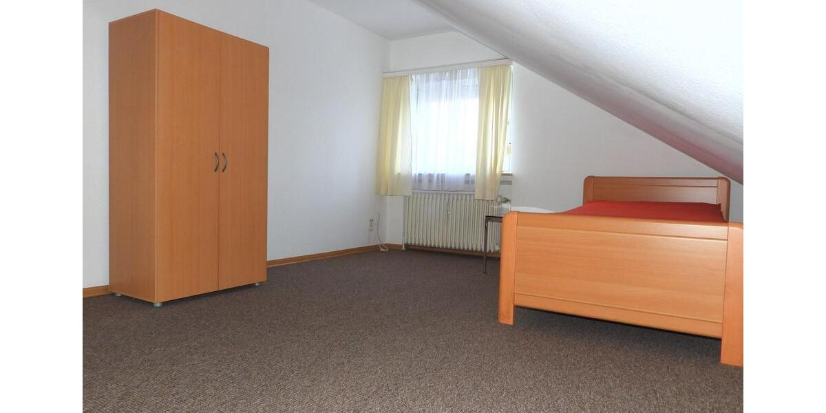Dachgeschoßwohnung Hofheim am Taunus - 3 Zimmer, 70 m&sup2;, 710&euro; | Angebot:25403855