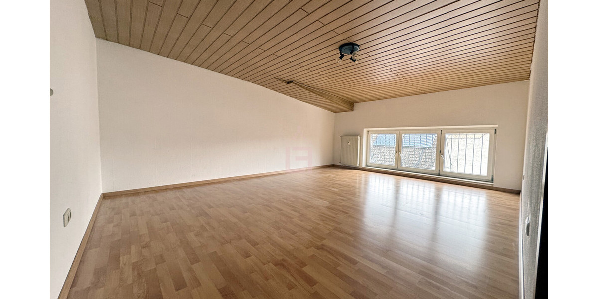 Im Zentrum und doch ruhig! Maisonette-Wohnung mit 3 Zimmern und Balkon - Etagenwohnung Groß-Gerau / Wallerstädten Wallerstädten | Angebot:26180465