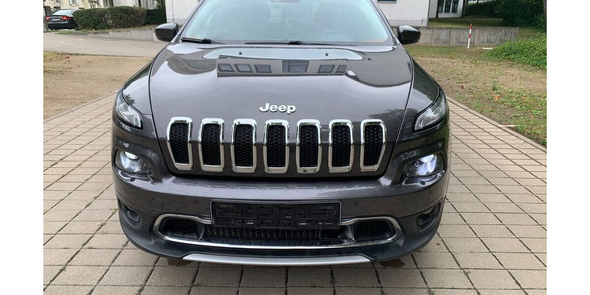 Jeep Cherokee 140.000 km 11.999 &euro; Mainz-Kastel 55252