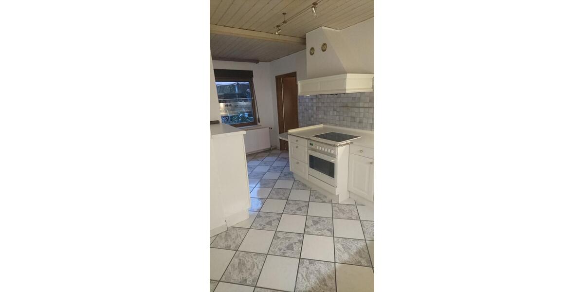 Etagenwohnung Idstein - 3 Zimmer, 100 m&sup2;, 1.000&euro; | Angebot:24788537