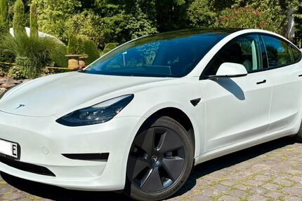 Tesla Model 3 62.500 km 26.950 &euro; Wiesbaden 65197