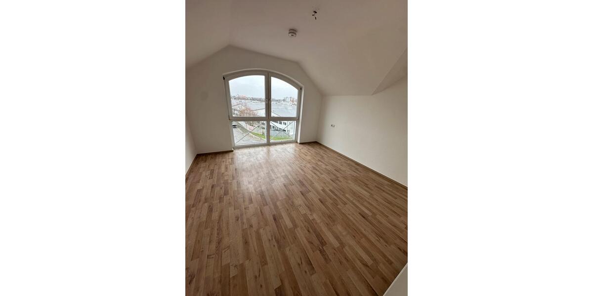 Dachgeschoßwohnung Rüsselsheim am Main - 2 Zimmer, 69 m&sup2;, 1.220&euro; | Angebot:25512349