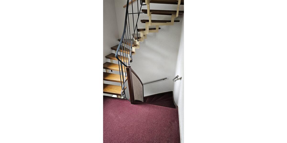 Etagenwohnung Wiesbaden Biebrich - 4 Zimmer, 103 m&sup2;, 1.600&euro; | Angebot:26481546