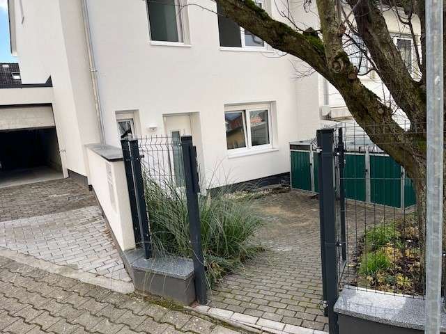 Haus zum Mieten in Frankfurt 3.000 € 129.24 m²