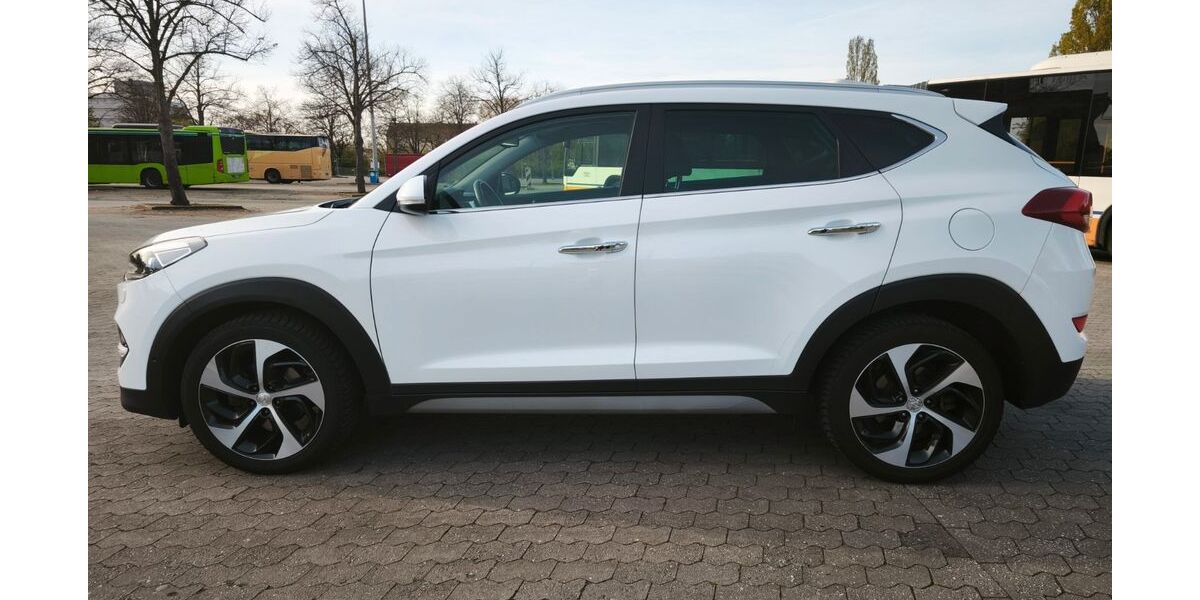 Hyundai TUCSON 103.500 km 21.000 &euro; Nauheim 64569