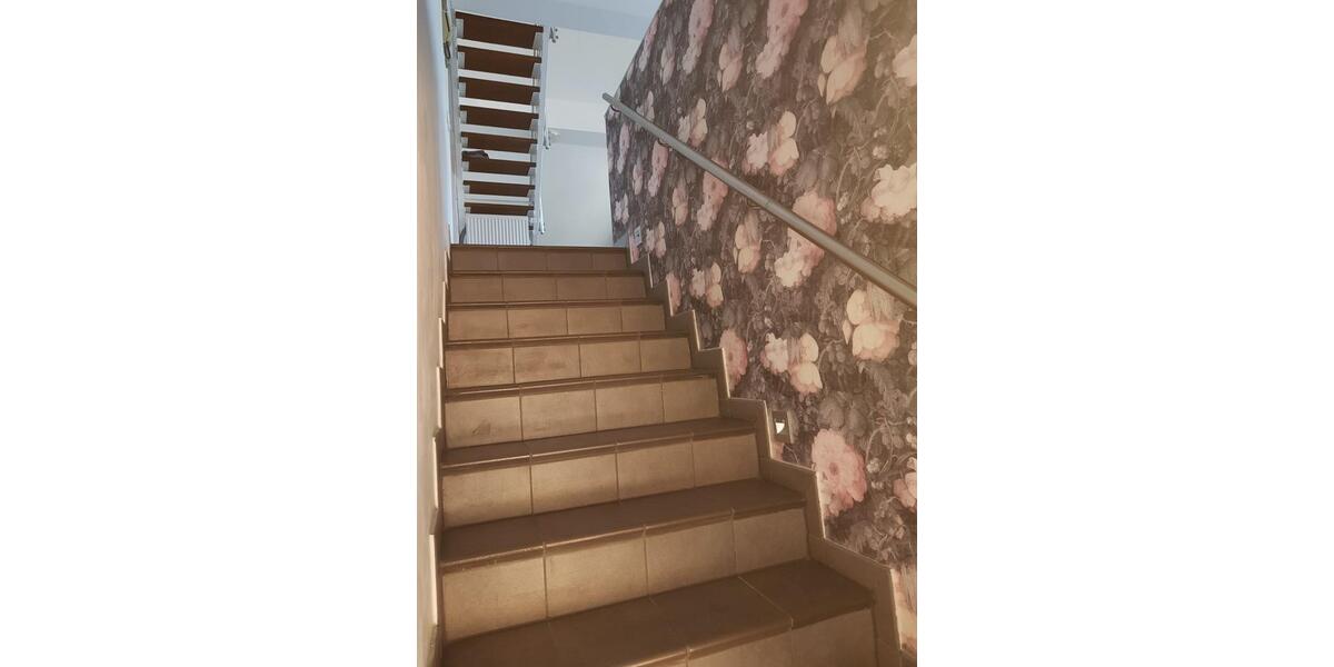 Dachgeschoßwohnung Wiesbaden Mainz-Kostheim - 4 Zimmer, 115 m&sup2;, 1.250&euro; | Angebot:25715262