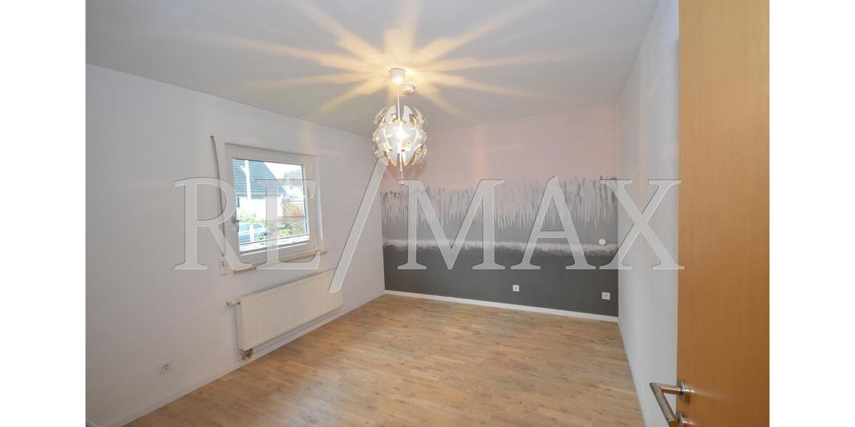 Geräumiges Einfamilienhaus mit Einbauküche und Garten in Wörsdorf- Haustiere willkommen 8 zimmer