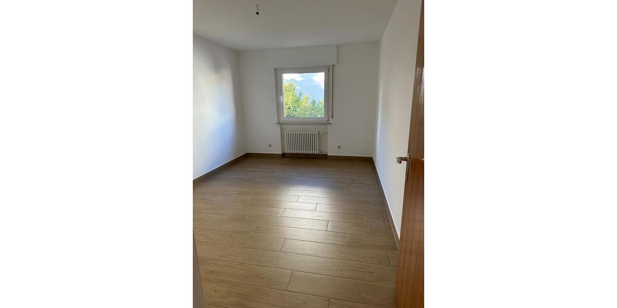 Etagenwohnung Mainz Mombach - 3.5 Zimmer, 98 m&sup2;, 1.350&euro; | Angebot:24660184