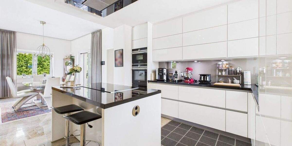 Modernes Familiendomizil mit großem Garten in gefragter Lage, nahe dem Stadtwald ! 8 zimmer