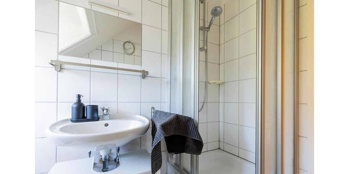 Dachgeschoßwohnung Wiesbaden Südost - 2 Zimmer, 42 m&sup2;, 795&euro; | Angebot:26338111