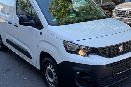 Peugeot Partner 112.000 km 12.400 &euro; Wiesbaden 65203