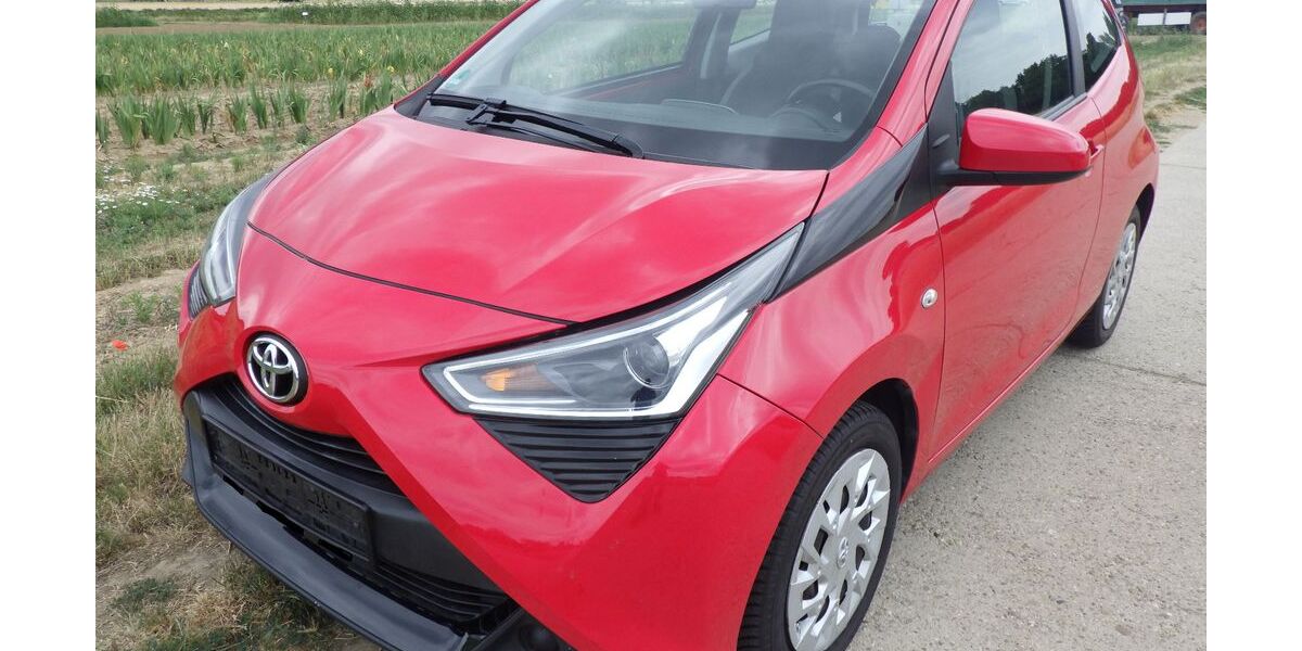 Toyota Aygo (X) 96.700 km 6.950 &euro; Wiesbaden 65205