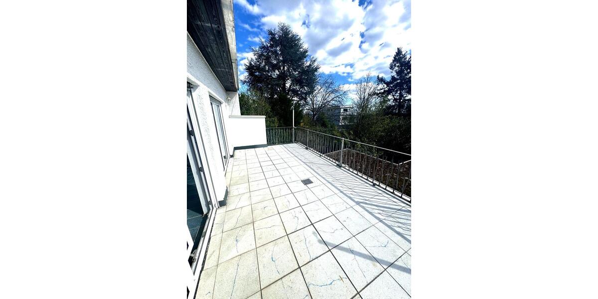 Etagenwohnung Wiesbaden Schierstein - 3 Zimmer, 136 m&sup2;, 1.500&euro; | Angebot:26144921