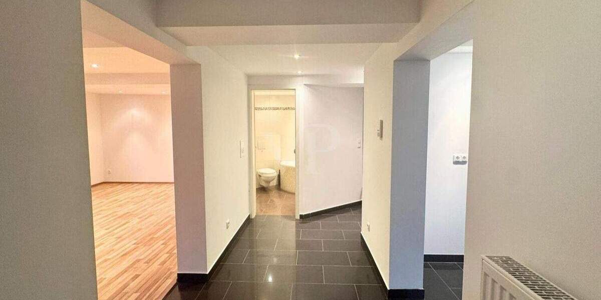 Modernisiertes Einfamilienhaus mit Einliegerwohnung in Kelkheim - Fischbach 7 zimmer