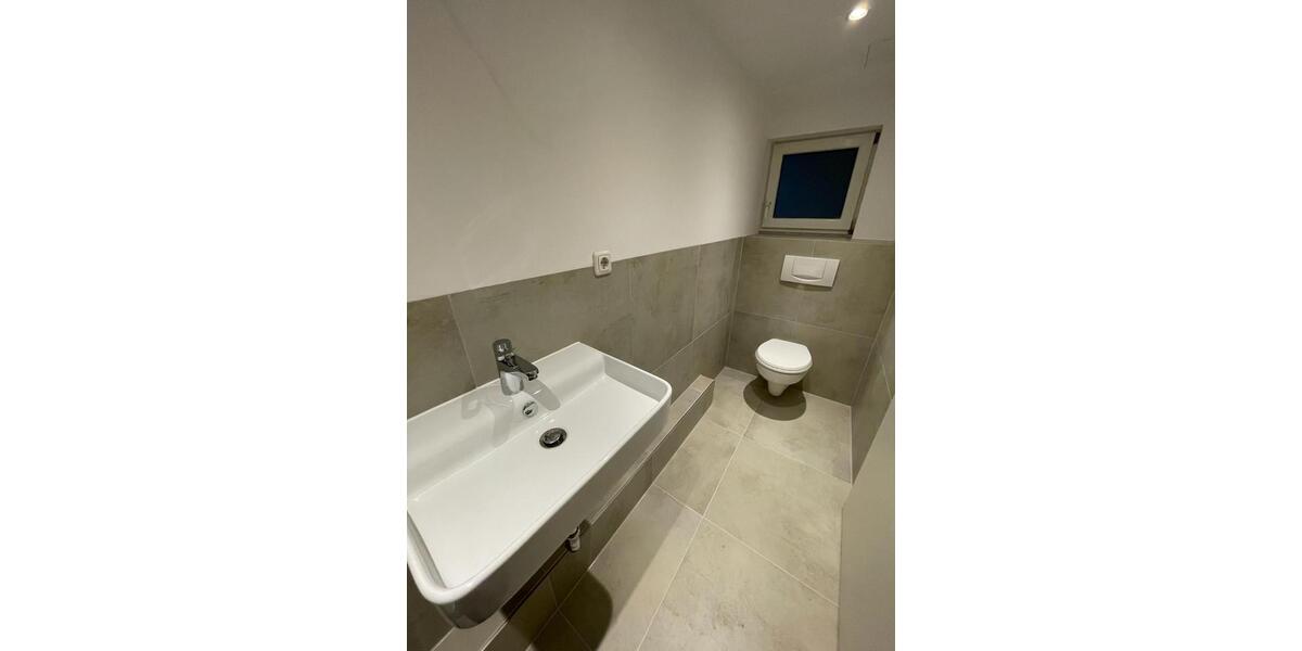 Etagenwohnung Wiesbaden Biebrich - 2 Zimmer, 59 m&sup2;, 1.150&euro; | Angebot:25367154