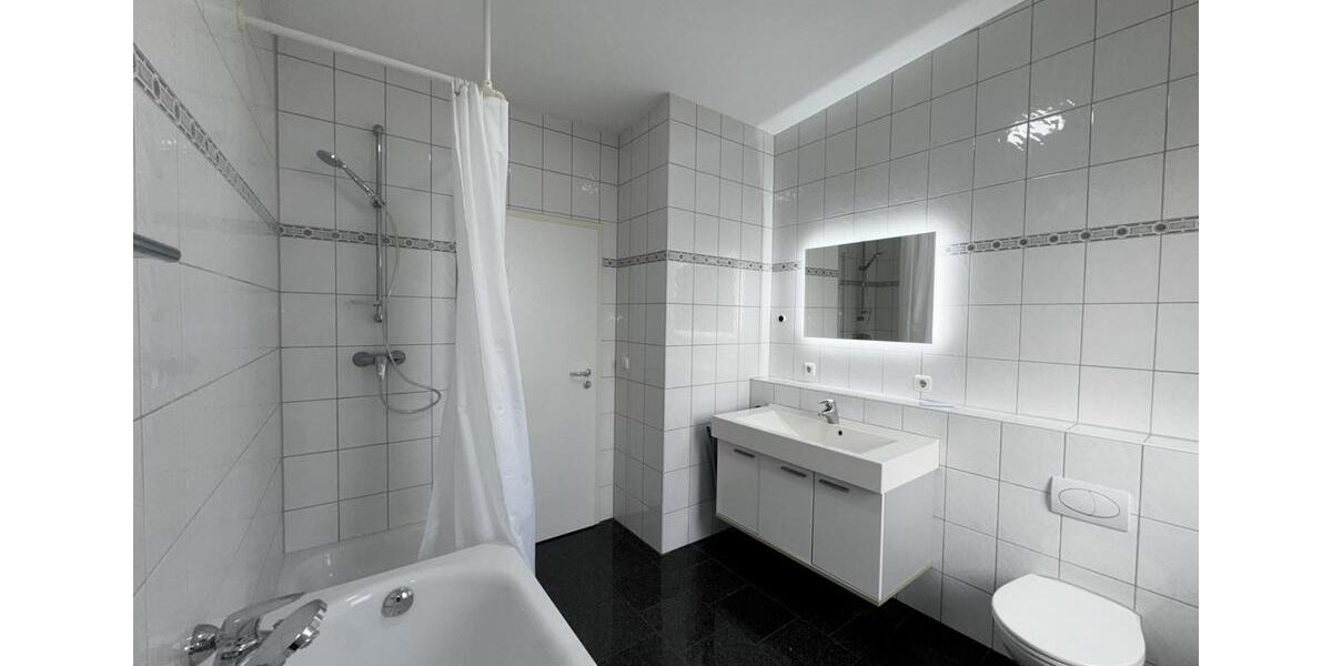 LIVE ON THE TOP FLOOR! Stylish 98 m² penthouse with terrace and underground parking 3 zimmer