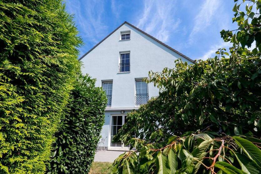 Raum für Liebe Lachen Leben: Ihr Familien-Reihenendhaus in ruhiger Lage am Riedberg (Erbbaurecht)