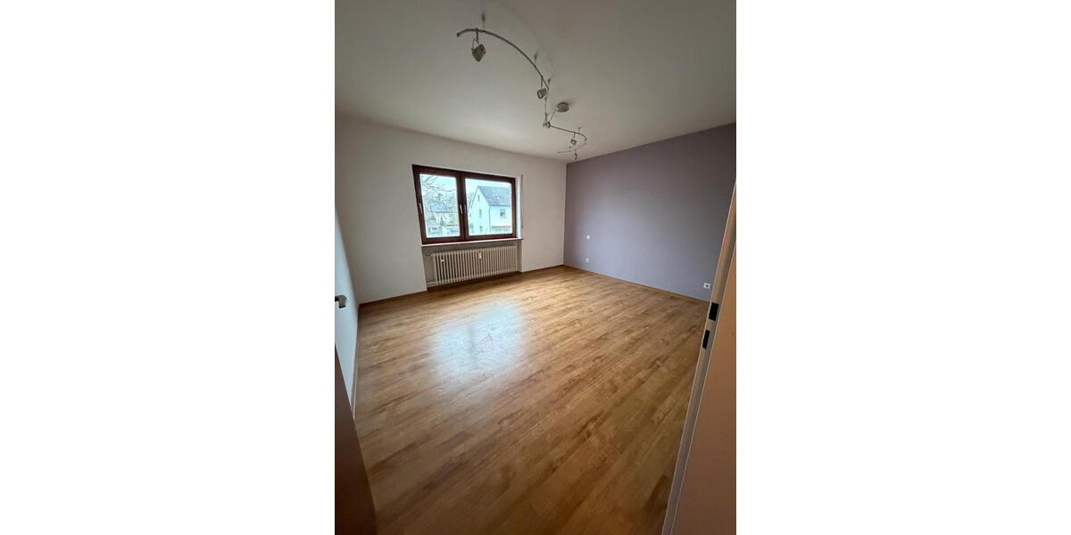 Etagenwohnung Rüsselsheim am Main - 5 Zimmer, 98 m&sup2;, 1.350&euro; | Angebot:25170161