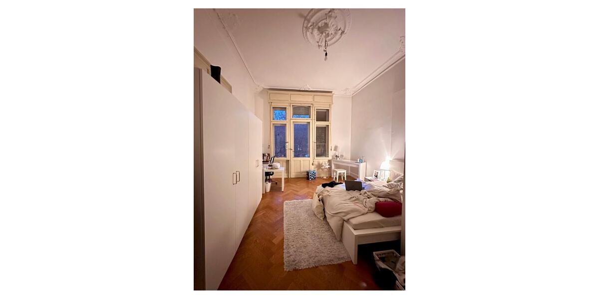 Historische Altbauwohnung mit Balkon und Parkplatzoption 5 zimmer