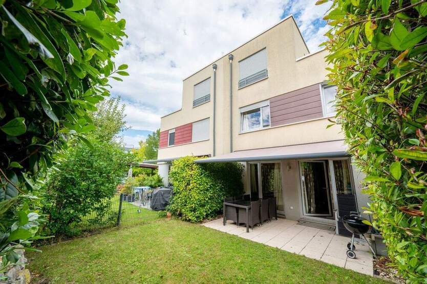 TOP-Doppelhaushälfte in Frankfurt-Riedberg-Bestlage Ginsterhöhe, Garten und Taunusblick inklusive