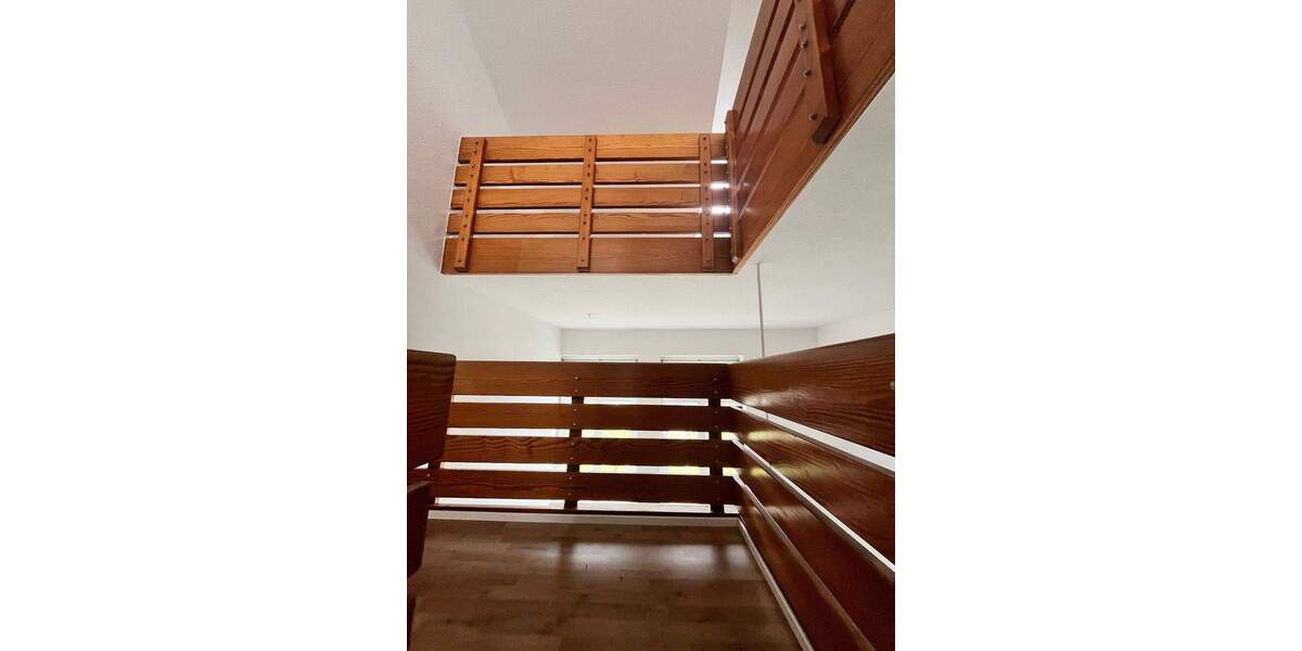 Etagenwohnung Wiesbaden Mitte - 2 Zimmer, 100 m&sup2;, 1.200&euro; | Angebot:25778336