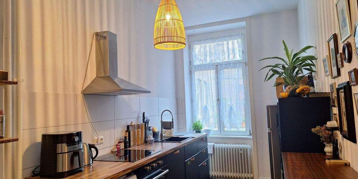 Mehrfamilienhaus mit zwei Gewerbeeinheiten in zentraler Innenstadtlage 2 zimmer