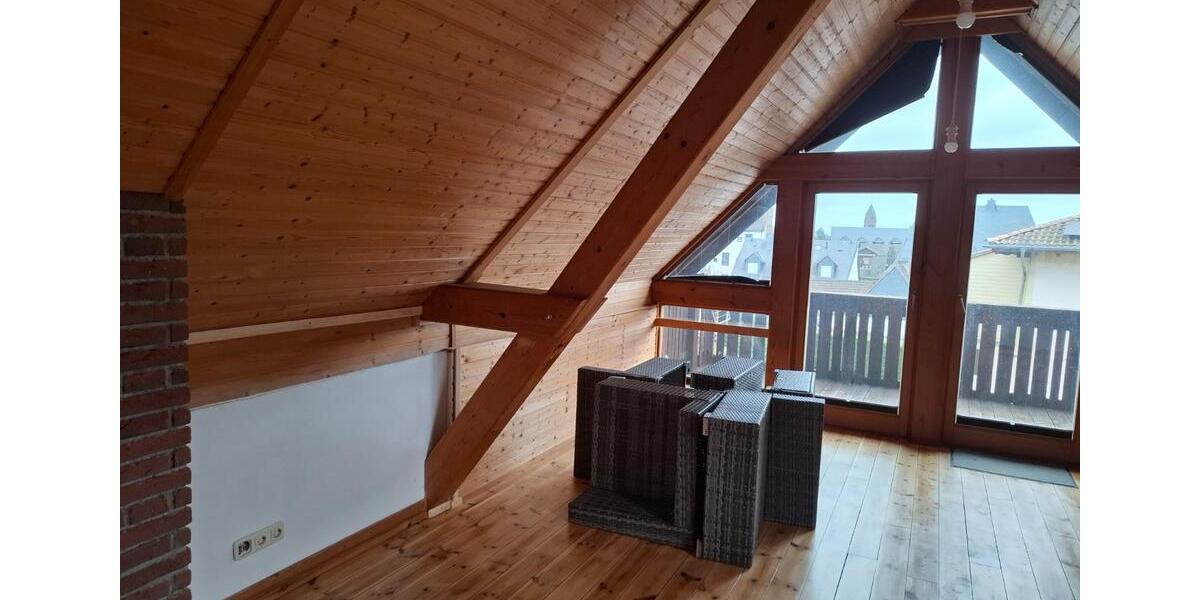 Dachgeschoßwohnung Geisenheim - 34 Zimmer, 85 m&sup2;, 475&euro; | Angebot:25170154