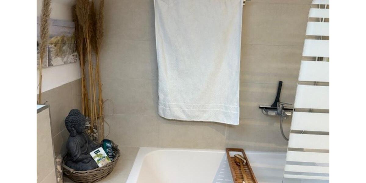 Helle, vollmöblierte DG-Wohnung in zentraler, ruhiger Lage von WI 1 zimmer