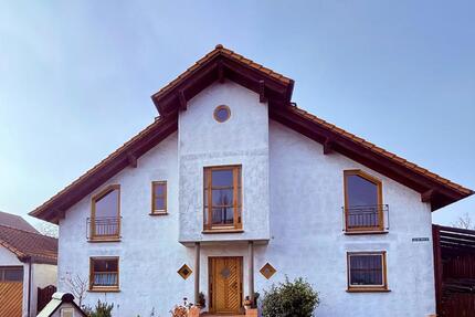 5-Zimmer-Maisonette (ca. 126 m²) Balkon, Stellplatz + Schuppen 5 zimmer