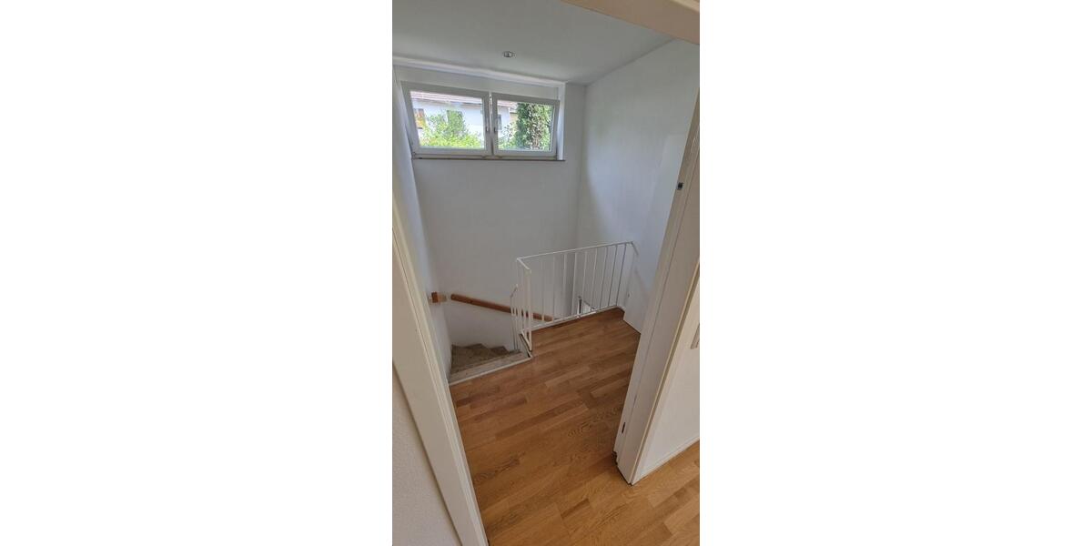 Etagenwohnung Wiesbaden Bierstadt - 2 Zimmer, 80 m&sup2;, 975&euro; | Angebot:25406595