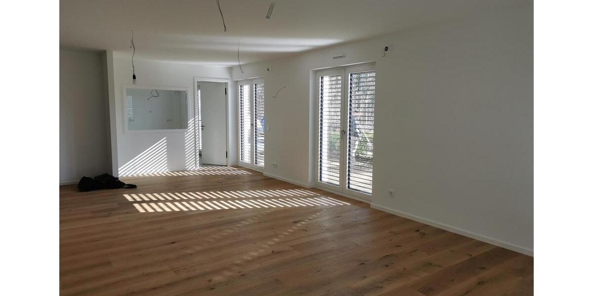 Luxus Pur mit viel Grün herum - 5 Zi. EG. mit Garten, Klimaanlage und hochwertigen Ausstattung. 5 zimmer