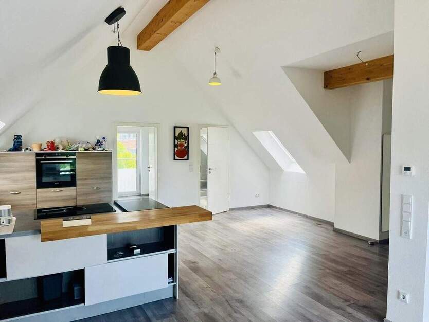 Geräumige Familienwohnung mit Balkon in Frankfurt am Main 7 zimmer