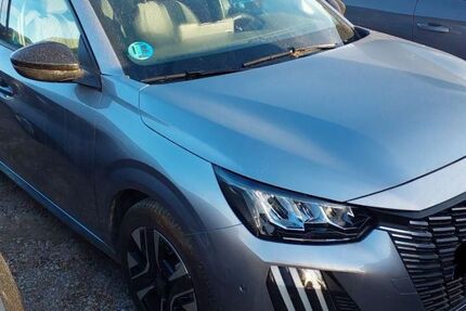 Peugeot 208 15.706 km 19.680 € Rüsselsheim 65428