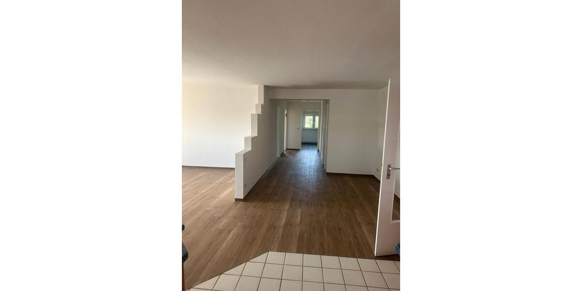 Etagenwohnung Wiesbaden Mainz-Kastel - 3.5 Zimmer, 135 m&sup2;, 1.800&euro; | Angebot:26299434