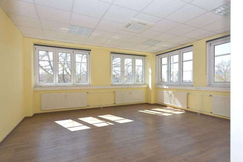 Büro in Nordenstadt 4.690 € 469 m²