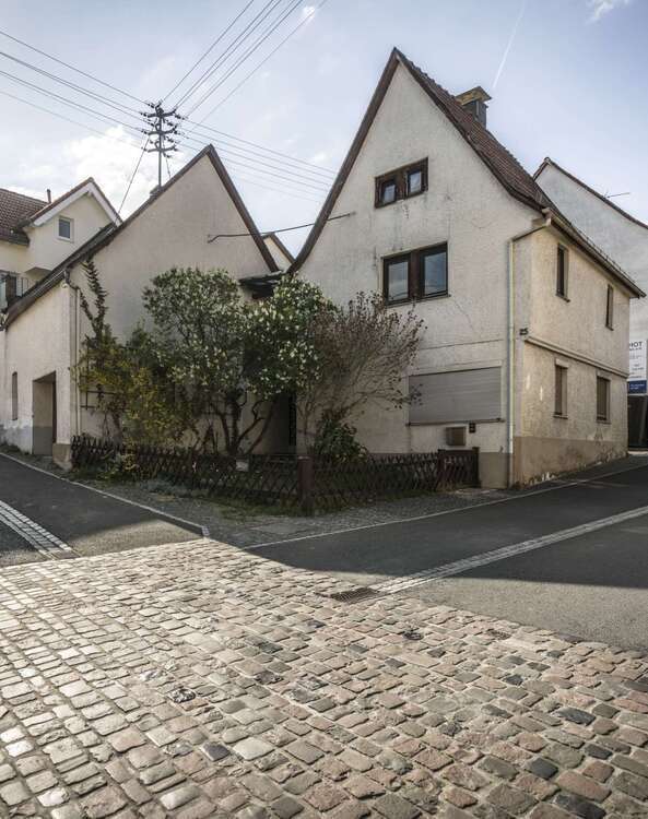 Haus zum Kaufen in Wiesbaden 119.000 € 94 m²