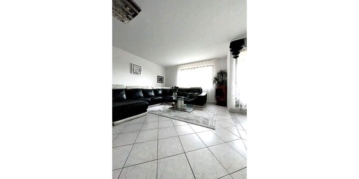 Wohnen mit Wohlfühlfaktor - Traumhafte 4-Zimmer-Wohnung mit Balkon und Tiefgaragenstellplatz 4 zimmer