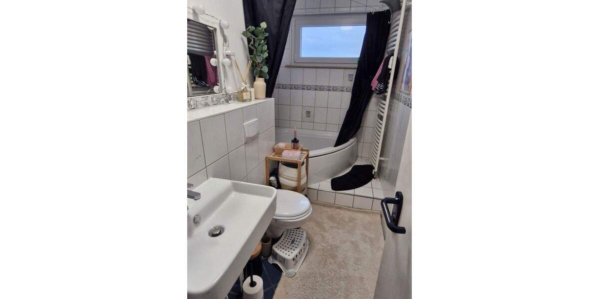 Etagenwohnung Wiesbaden Klarenthal - 4 Zimmer, 83 m&sup2;, 300.000&euro; | Angebot:25728338
