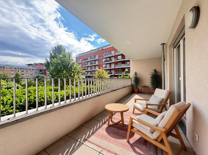 Attraktive 4-Zimmer-Wohnung mit EBK, großem Balkon, 2 Bädern und Tiefgaragenstellplatz