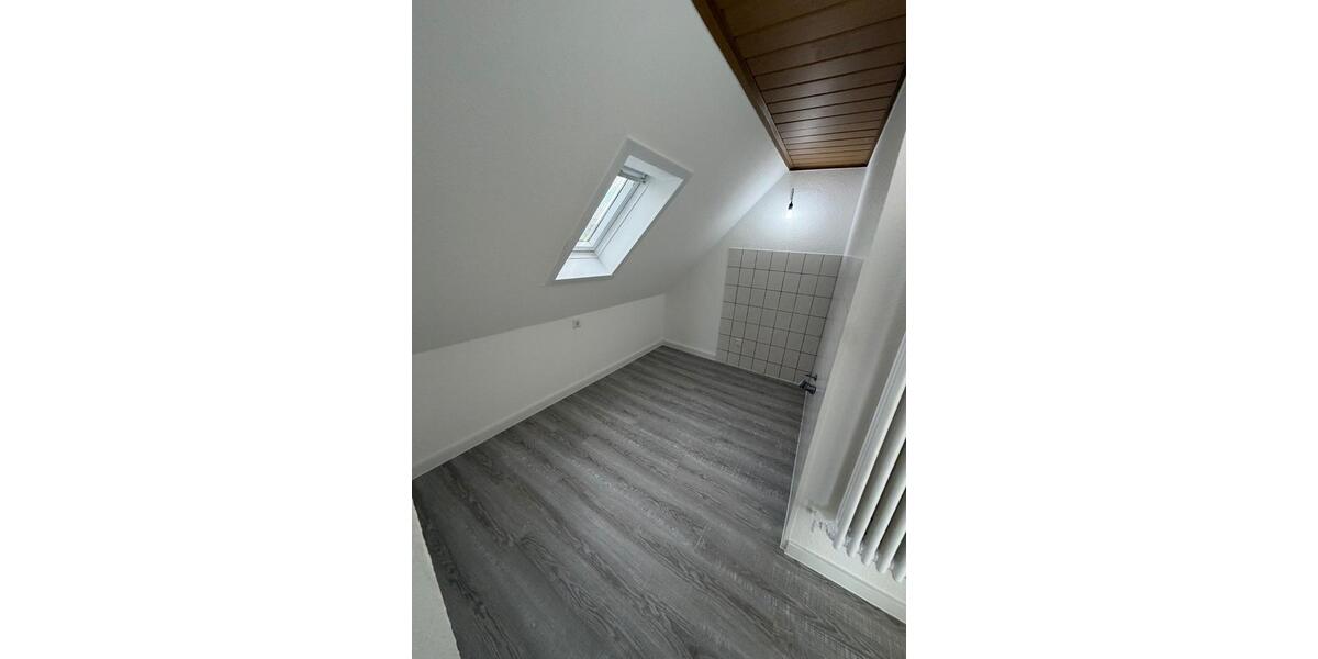 Dachgeschoßwohnung Budenheim - 1.5 Zimmer, 32 m&sup2;, 520&euro; | Angebot:26659694