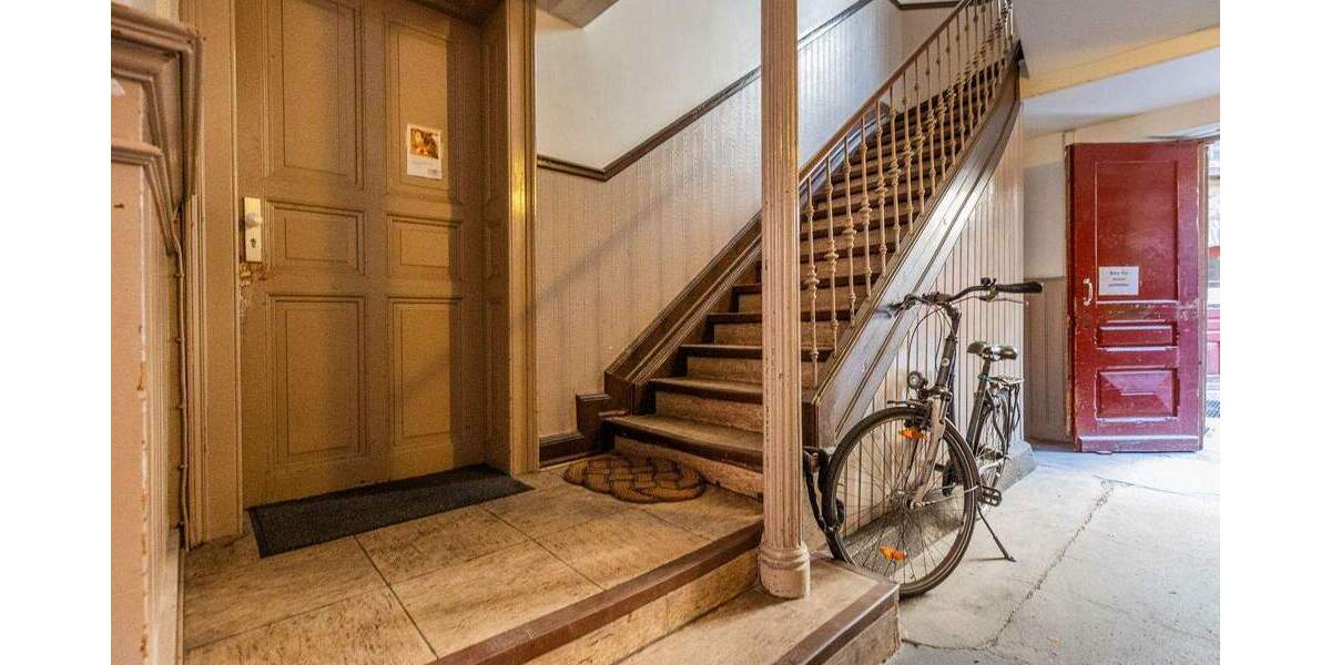 Mehrfamilienhaus mit zwei Gewerbeeinheiten in zentraler Innenstadtlage 2 zimmer