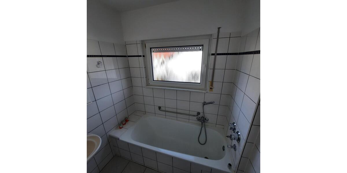 Etagenwohnung Wiesbaden Mainz-Amöneburg - 4 Zimmer, 85 m&sup2;, 1.100&euro; | Angebot:25406577