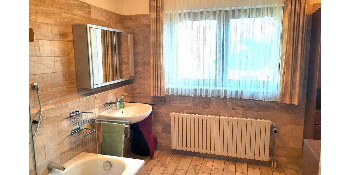 Einfamilienhaus Kriftel - 8 Zimmer, 251 m&sup2;, 980.000&euro; | Angebot:25968360